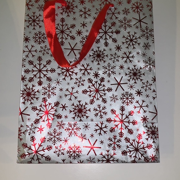 3 holiday gift bags - Picture 4 of 8